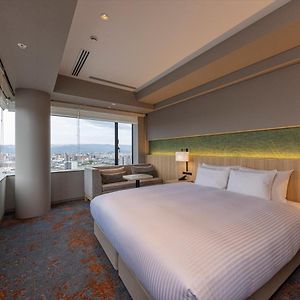 Deluxe Corner King Room
